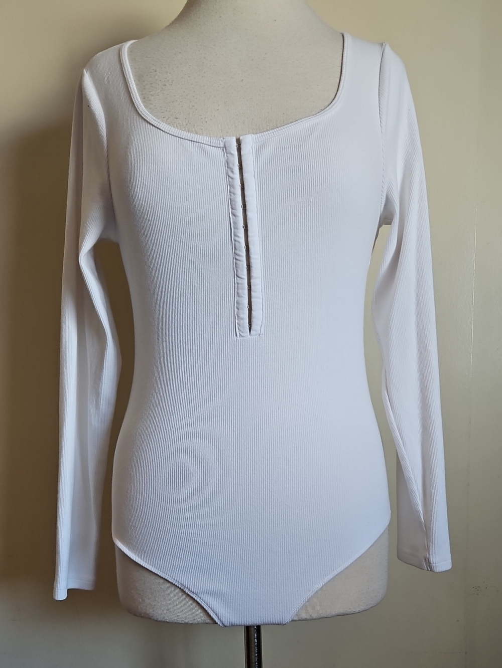 Abercrombie & Fitch White Ribbed Long-Sleeve Bodysuit with Front Snap Sz Large